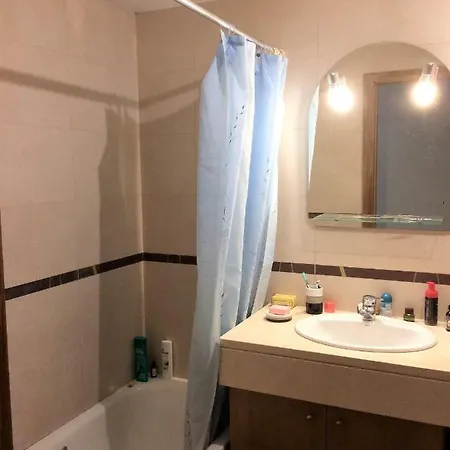 Rochas Shared Garden Refuge Δωμάτια σε οικογενειακή κατοικία *