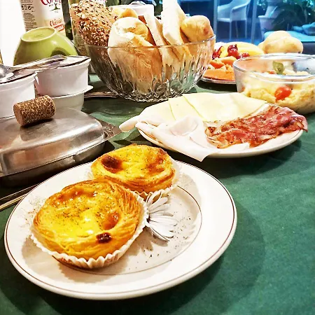 Δωμάτια σε οικογενειακή κατοικία Rochas Shared Garden Refuge Φουνκάλ