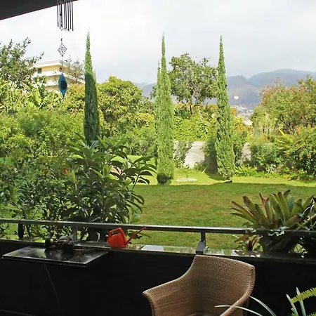 Homestay Rochas Shared Garden Refuge