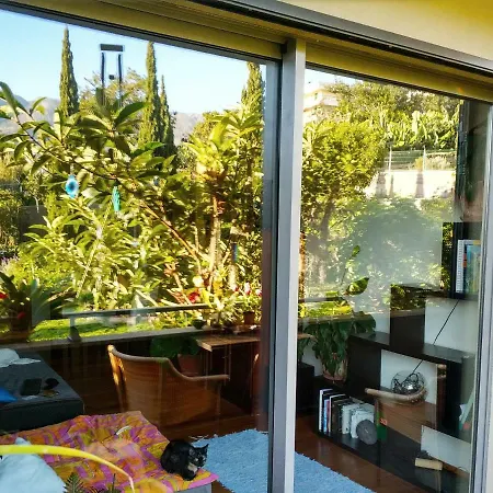 Homestay Rochas Shared Garden Refuge