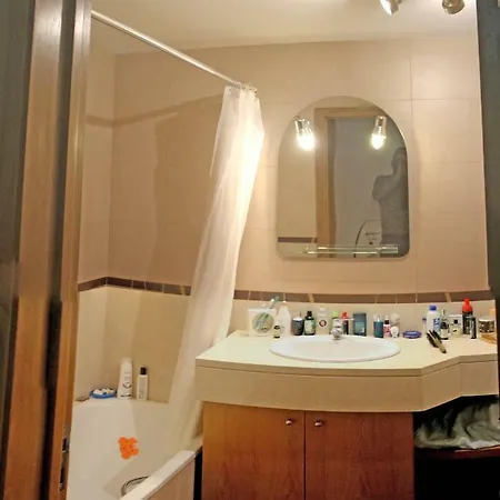 Rochas Shared Garden Refuge Проживание в семье